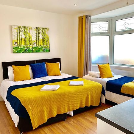 London Studio Apartments, Private Bathrooms And Parking イルフォード エクステリア 写真