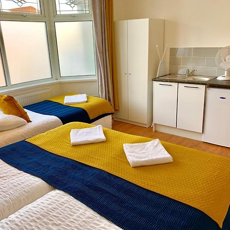 London Studio Apartments, Private Bathrooms And Parking イルフォード エクステリア 写真