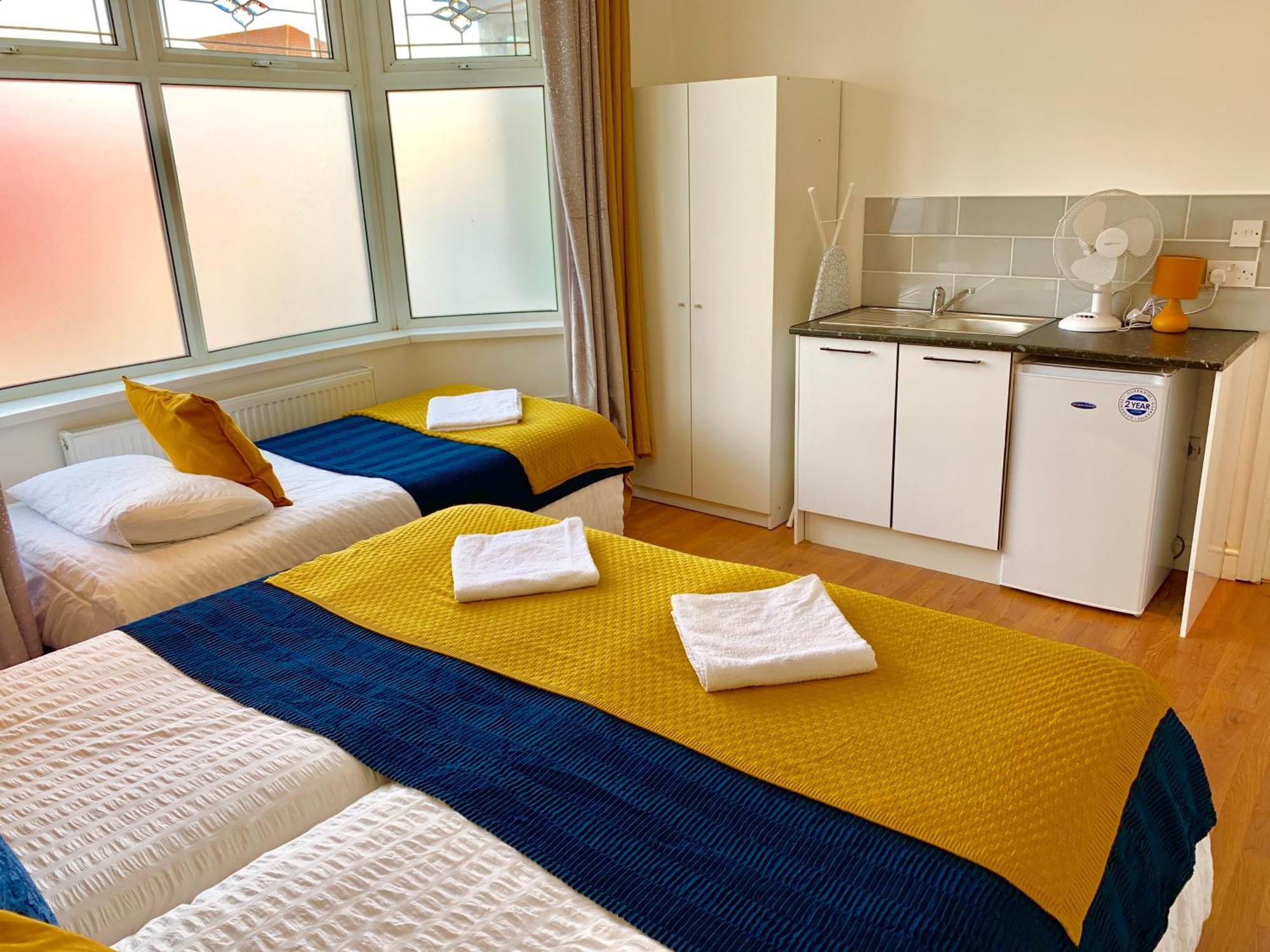 London Studio Apartments, Private Bathrooms And Parking イルフォード エクステリア 写真
