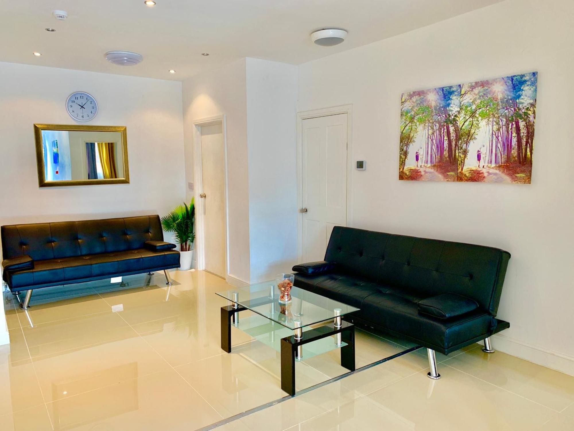 London Studio Apartments, Private Bathrooms And Parking イルフォード エクステリア 写真