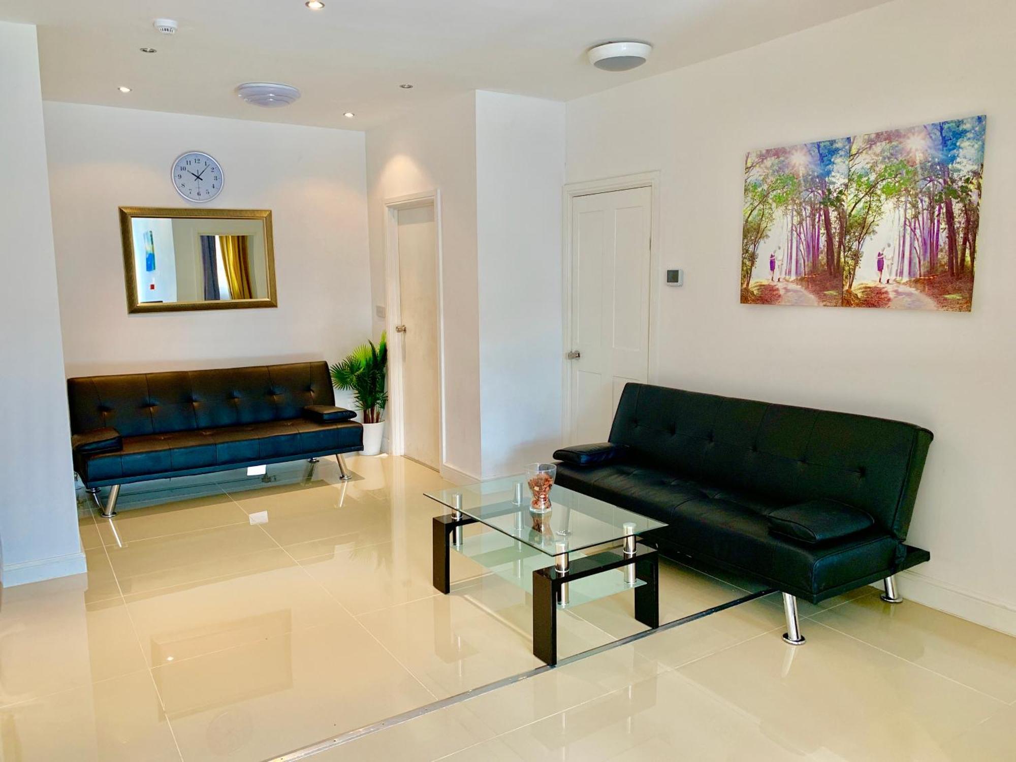 London Studio Apartments, Private Bathrooms And Parking イルフォード エクステリア 写真