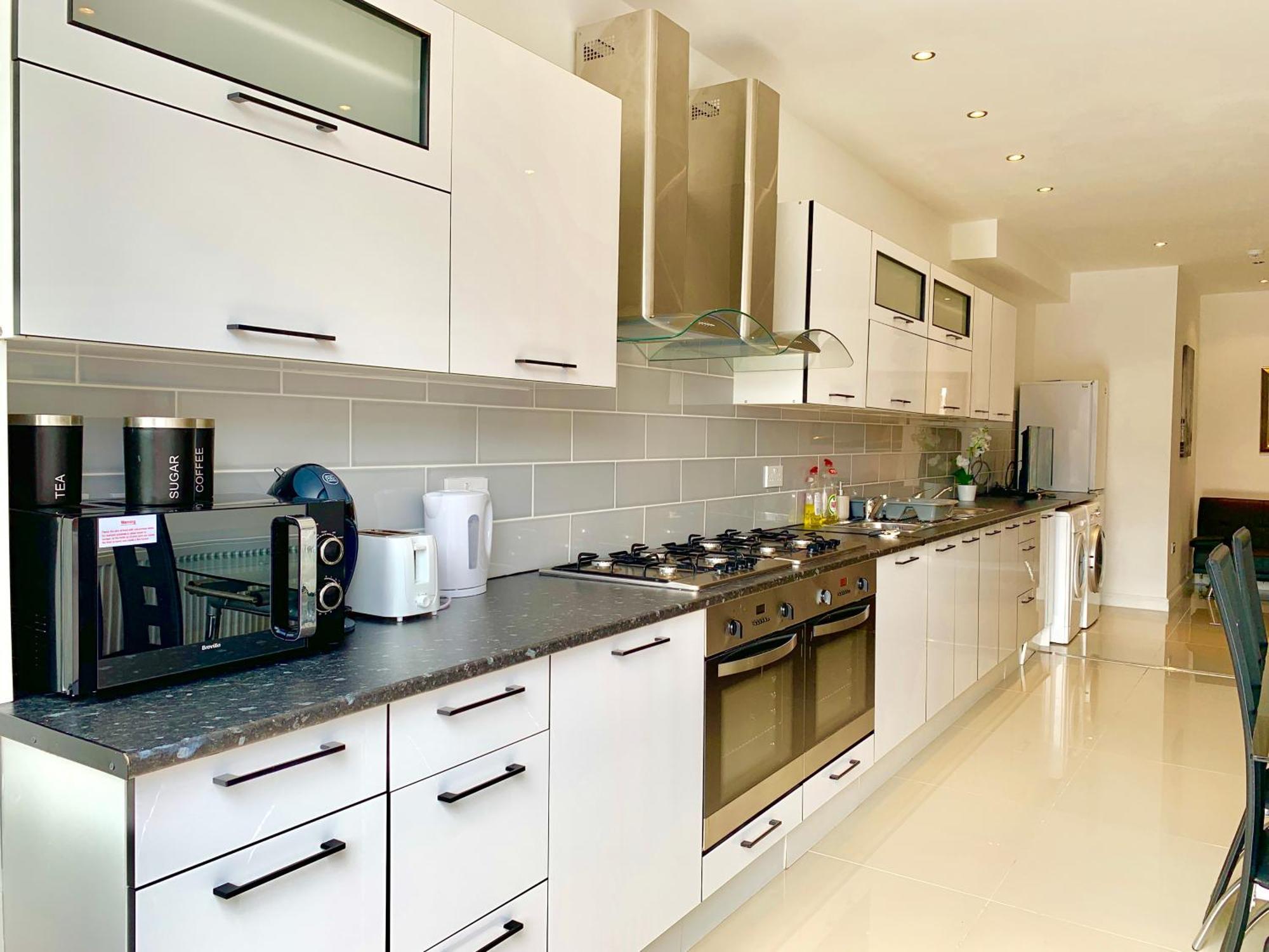London Studio Apartments, Private Bathrooms And Parking イルフォード エクステリア 写真