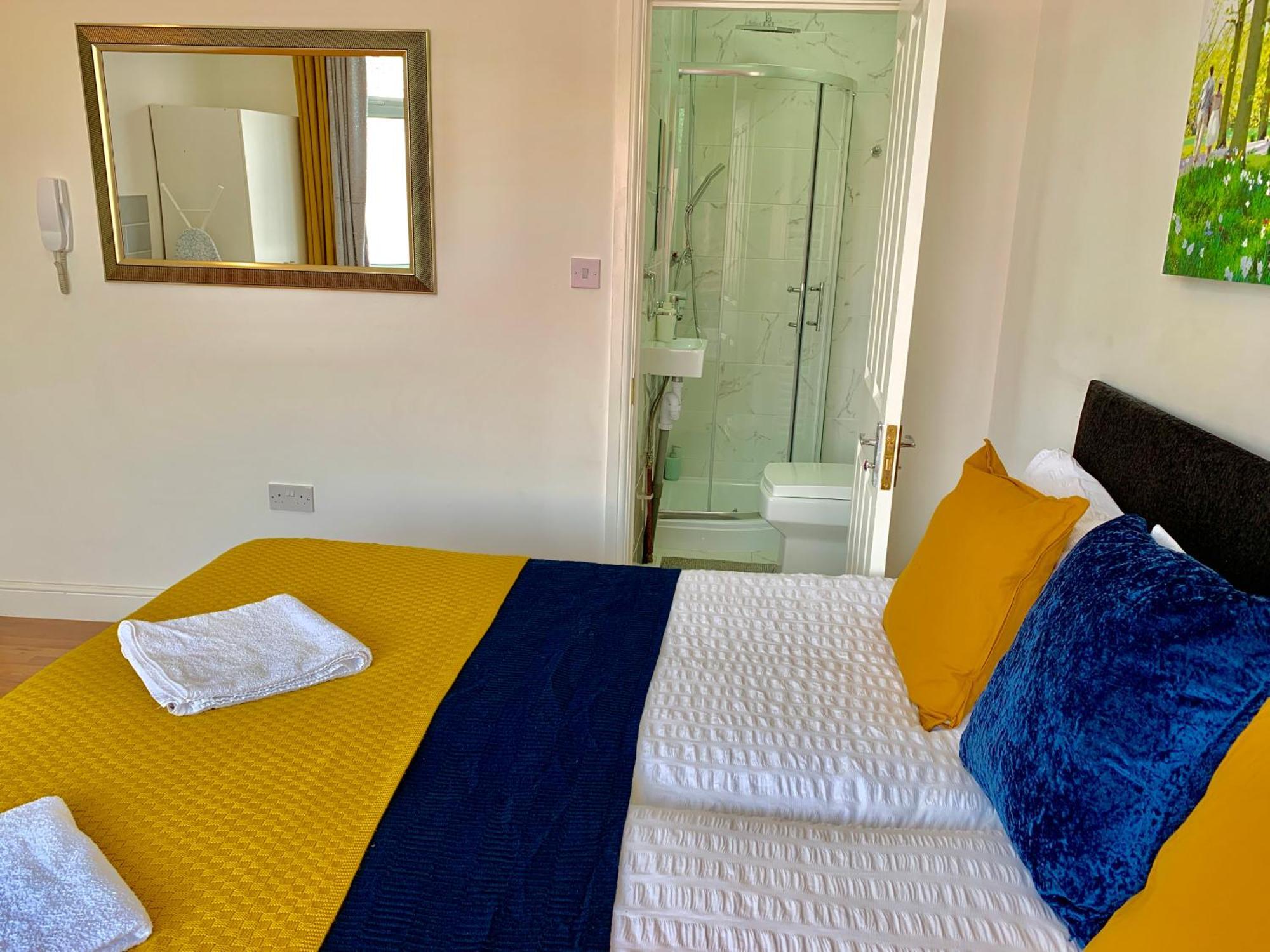 London Studio Apartments, Private Bathrooms And Parking イルフォード エクステリア 写真