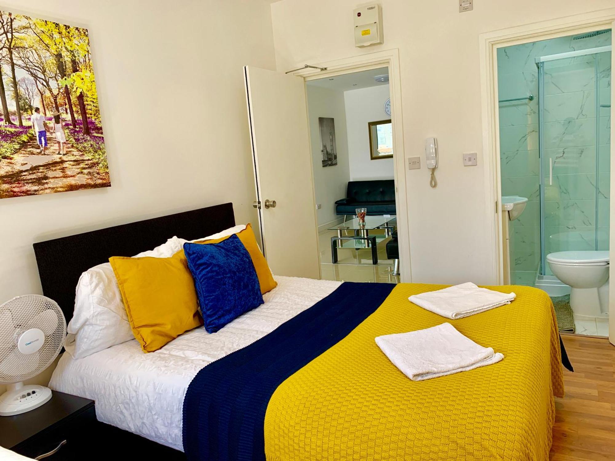London Studio Apartments, Private Bathrooms And Parking イルフォード エクステリア 写真