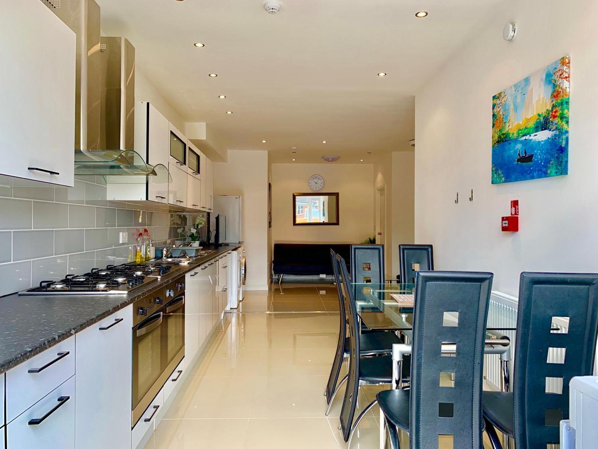 London Studio Apartments, Private Bathrooms And Parking イルフォード エクステリア 写真