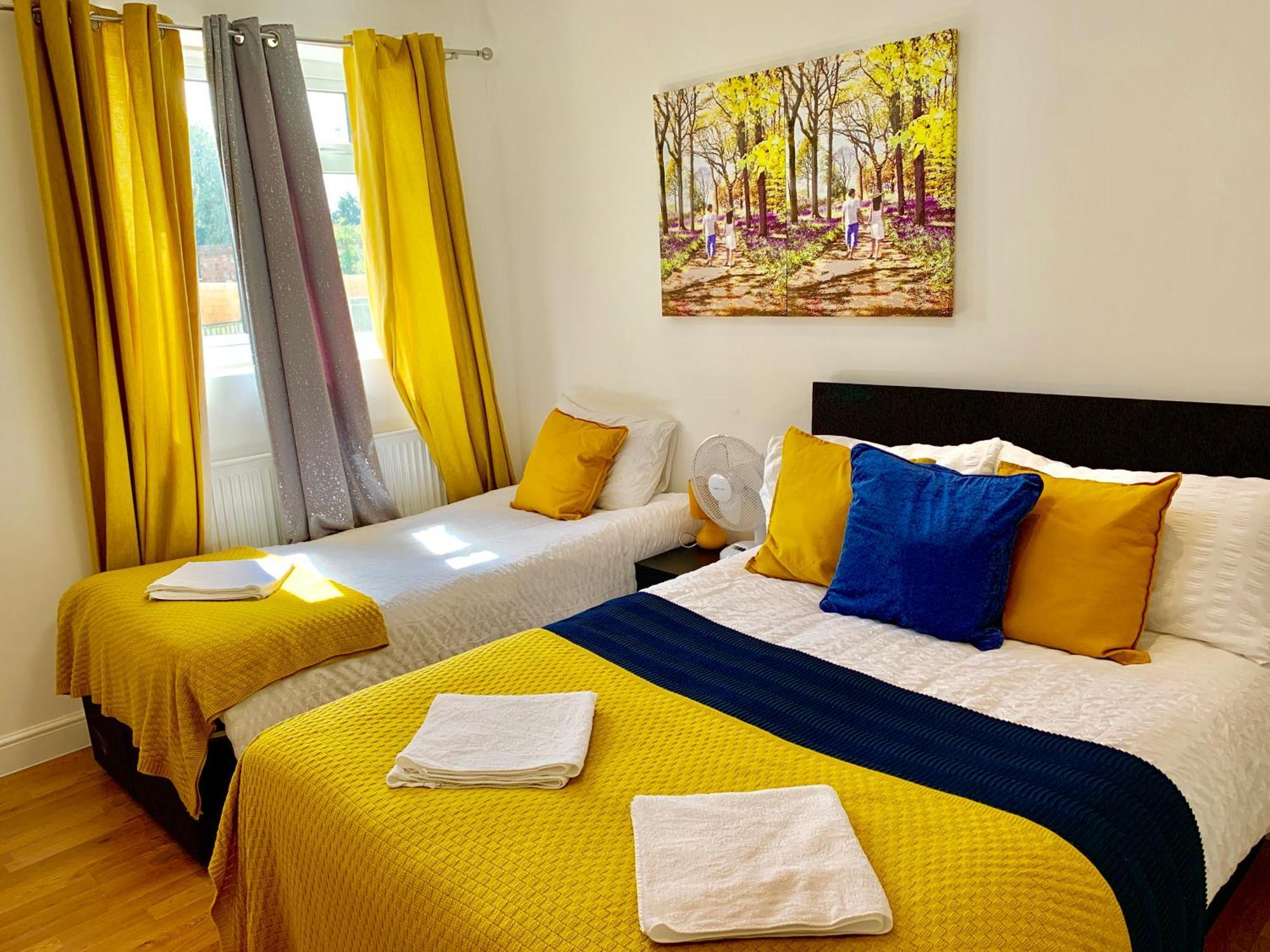 London Studio Apartments, Private Bathrooms And Parking イルフォード エクステリア 写真