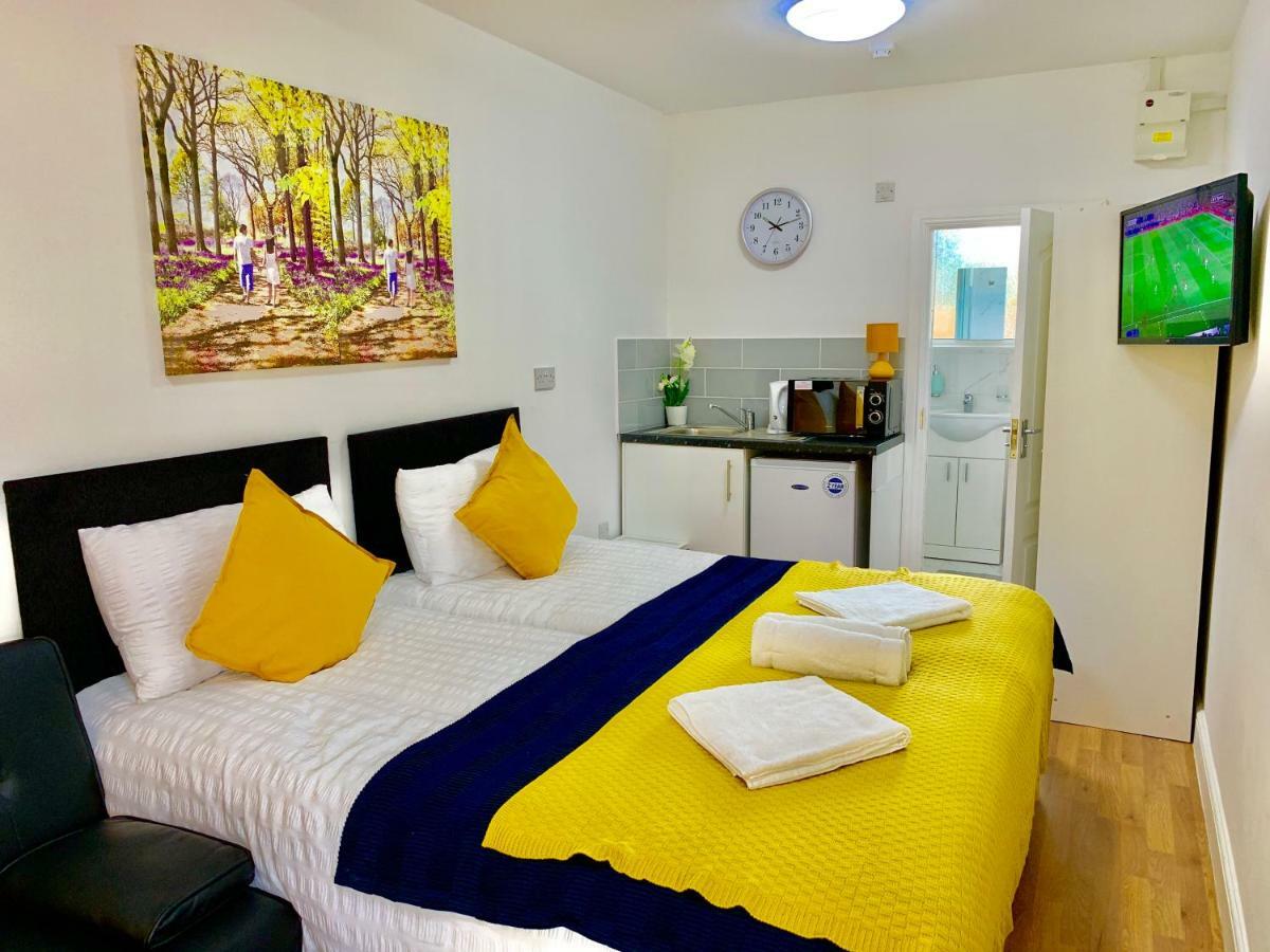 London Studio Apartments, Private Bathrooms And Parking イルフォード エクステリア 写真