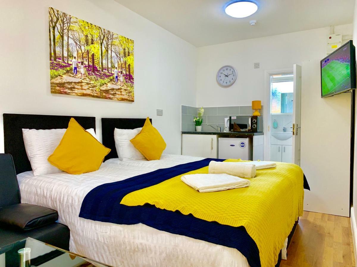 London Studio Apartments, Private Bathrooms And Parking イルフォード エクステリア 写真
