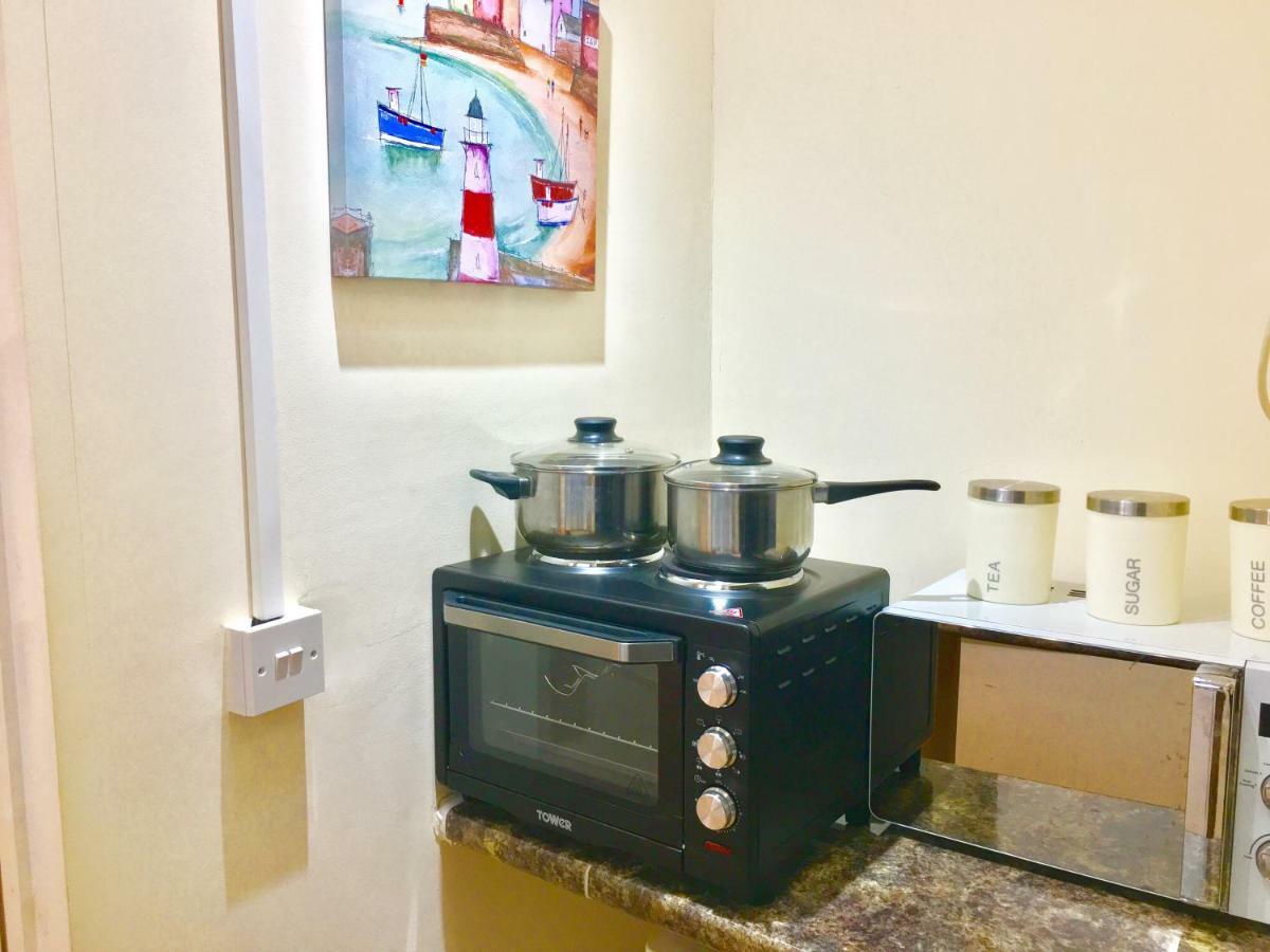 London Studio Apartments, Private Bathrooms And Parking イルフォード エクステリア 写真