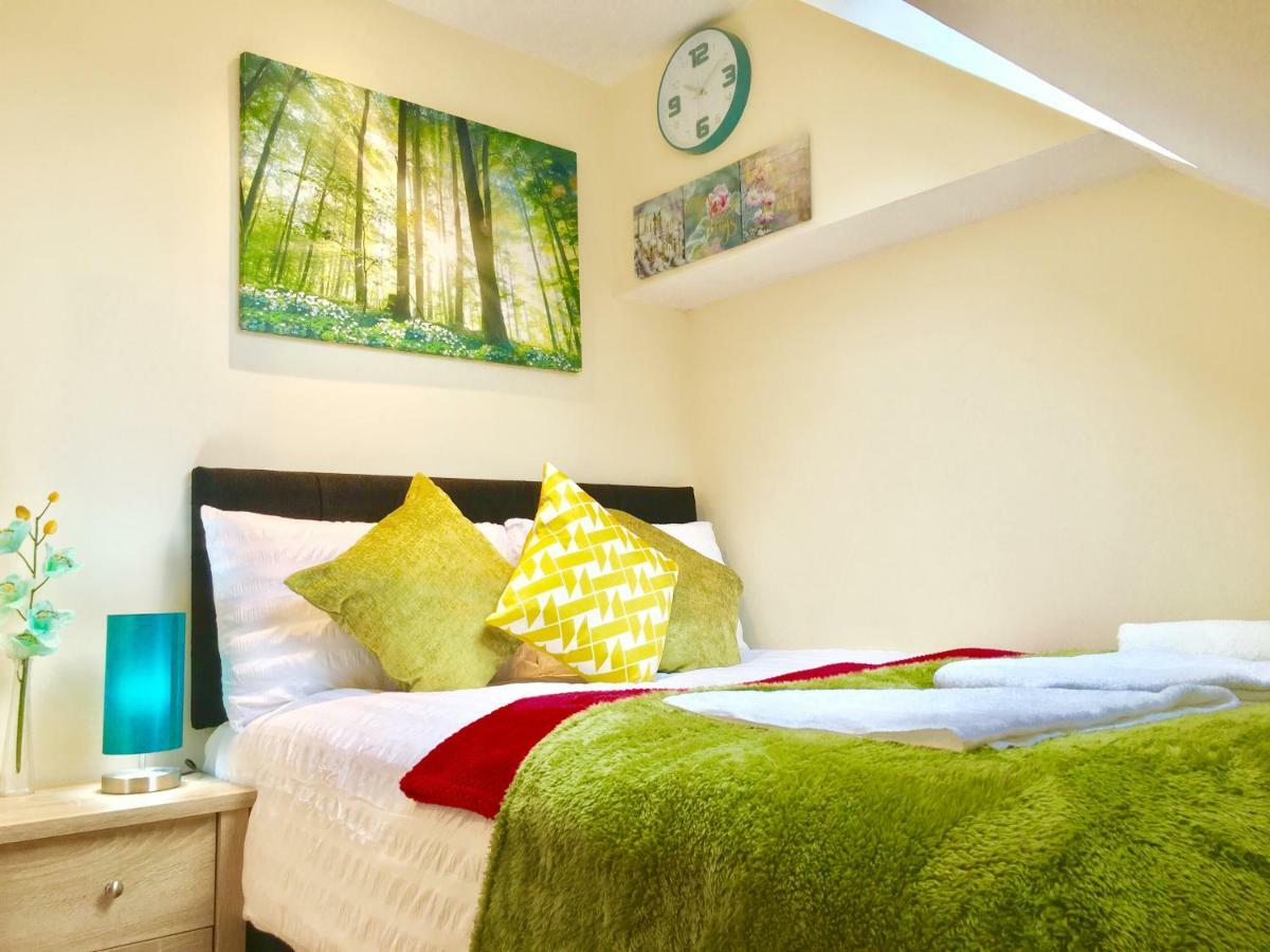 London Studio Apartments, Private Bathrooms And Parking イルフォード エクステリア 写真