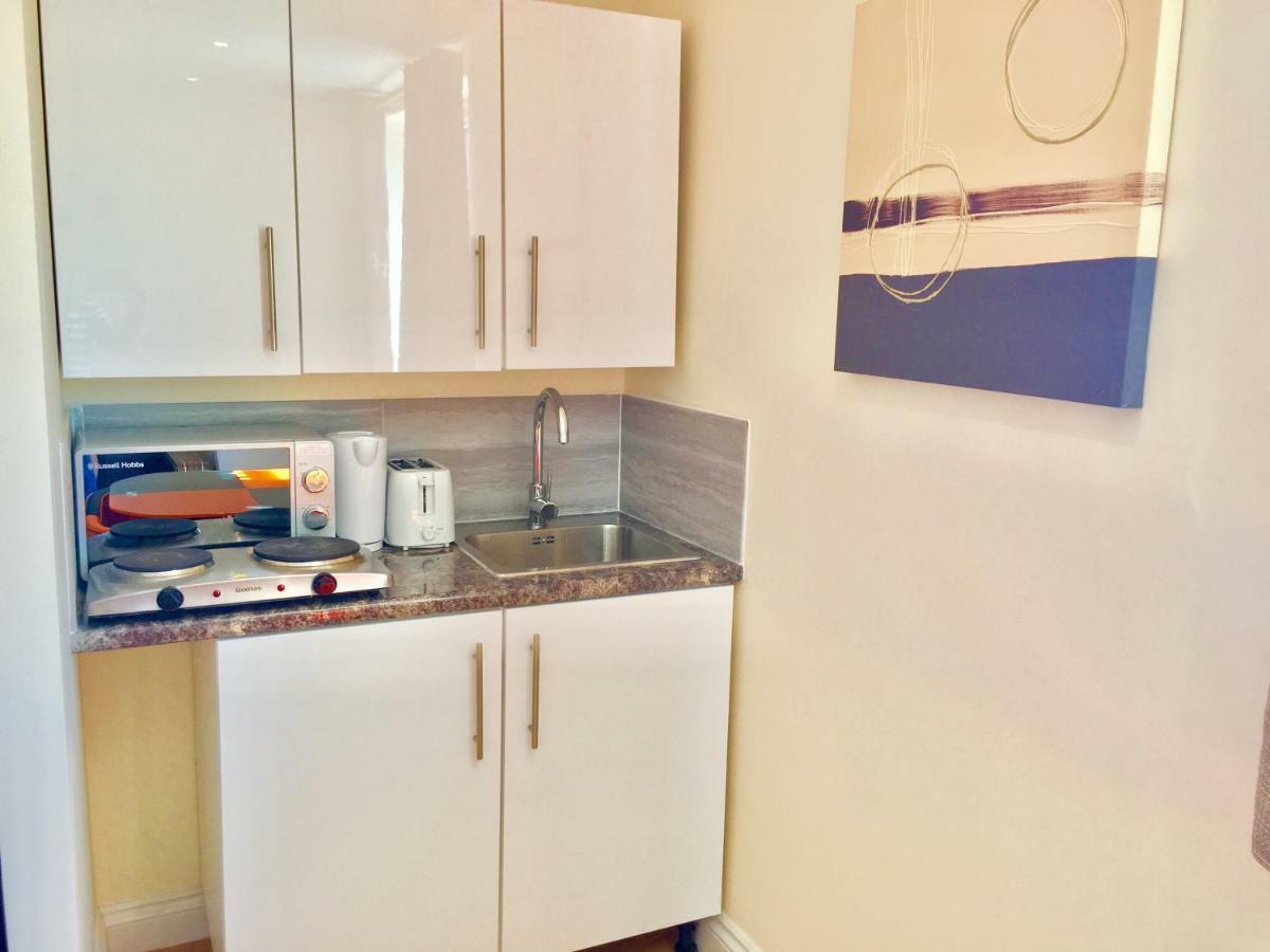 London Studio Apartments, Private Bathrooms And Parking イルフォード エクステリア 写真