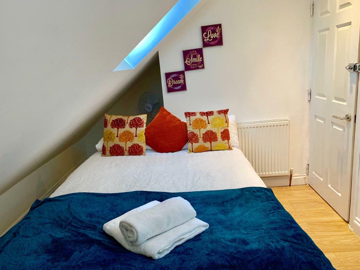 London Studio Apartments, Private Bathrooms And Parking イルフォード エクステリア 写真