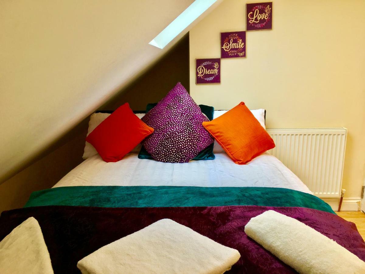 London Studio Apartments, Private Bathrooms And Parking イルフォード エクステリア 写真
