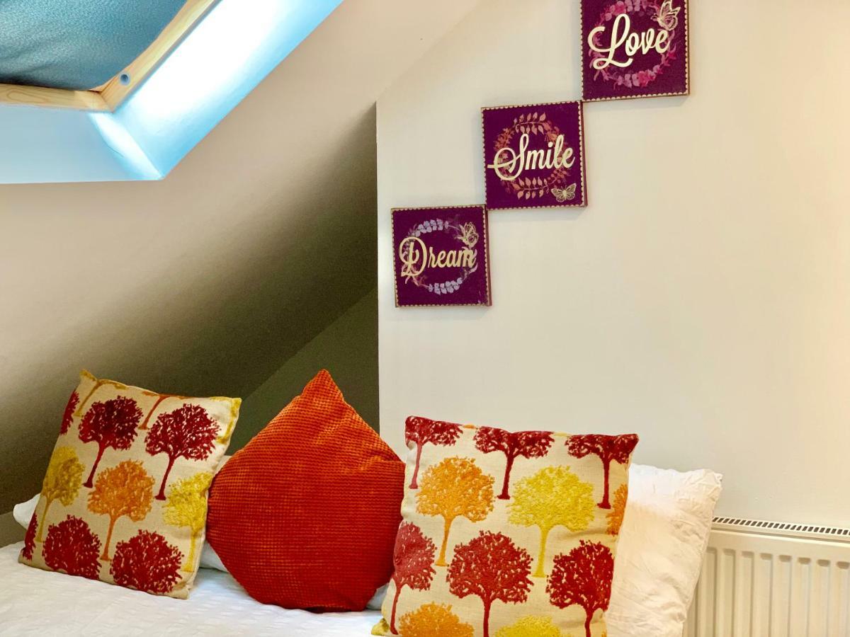 London Studio Apartments, Private Bathrooms And Parking イルフォード エクステリア 写真