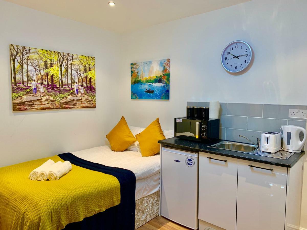 London Studio Apartments, Private Bathrooms And Parking イルフォード エクステリア 写真