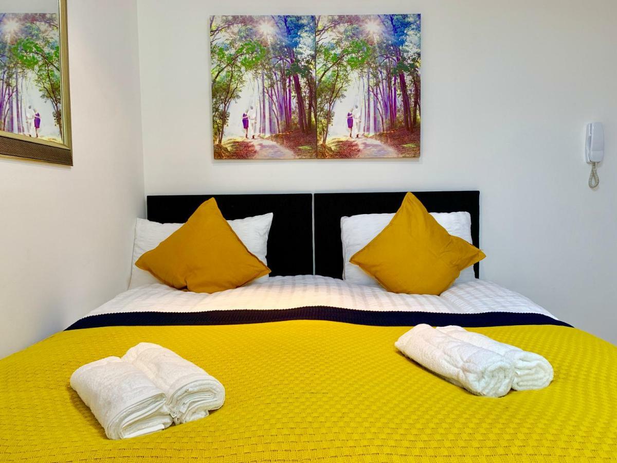 London Studio Apartments, Private Bathrooms And Parking イルフォード エクステリア 写真