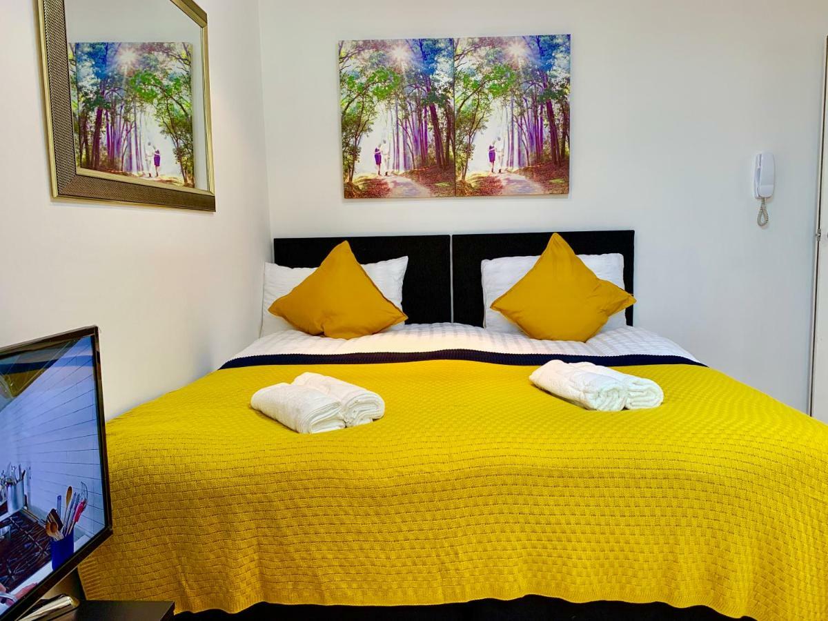 London Studio Apartments, Private Bathrooms And Parking イルフォード エクステリア 写真