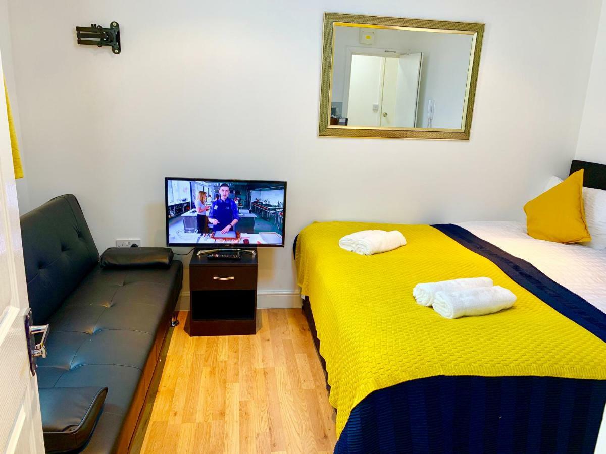 London Studio Apartments, Private Bathrooms And Parking イルフォード エクステリア 写真