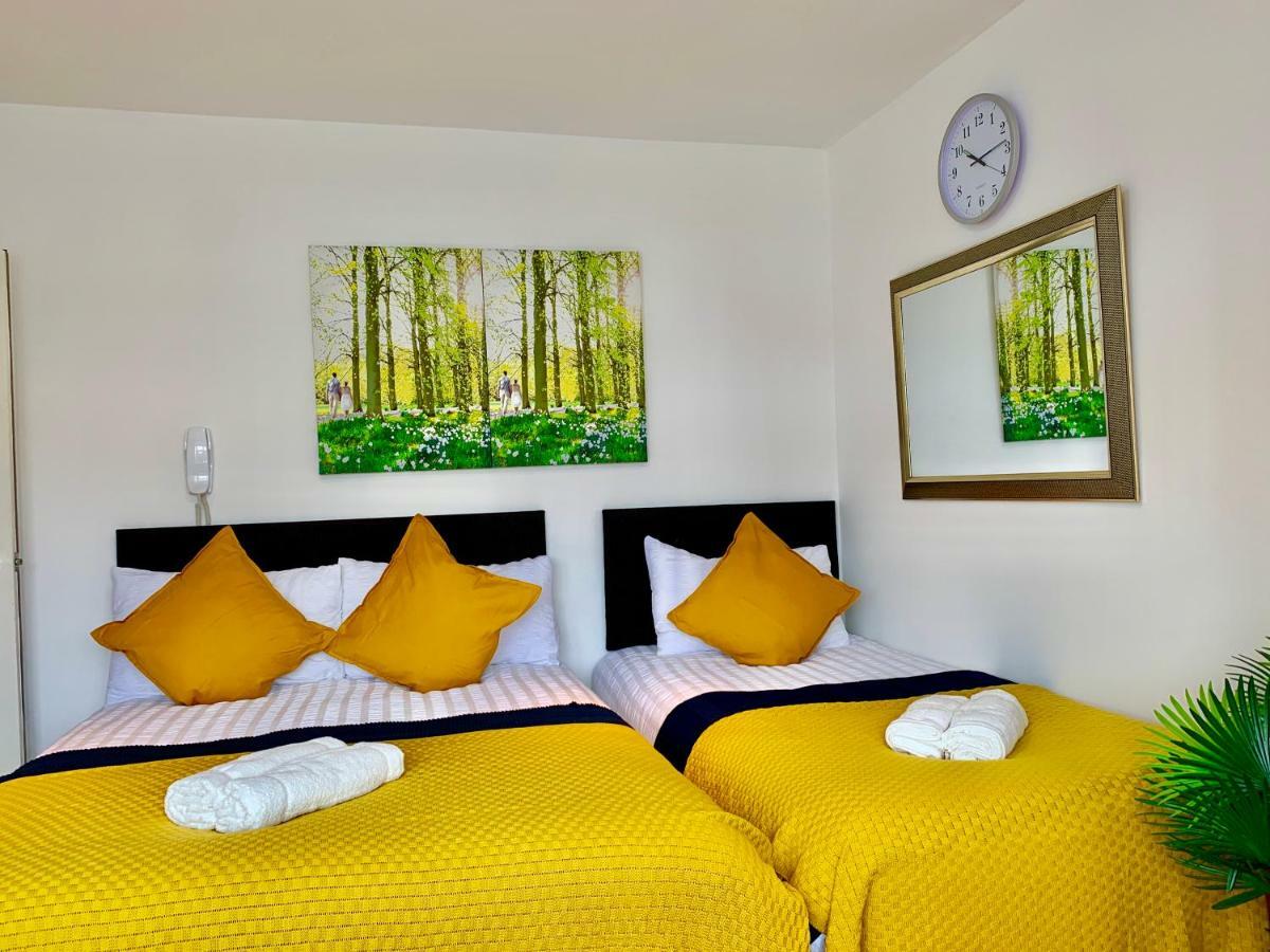 London Studio Apartments, Private Bathrooms And Parking イルフォード エクステリア 写真