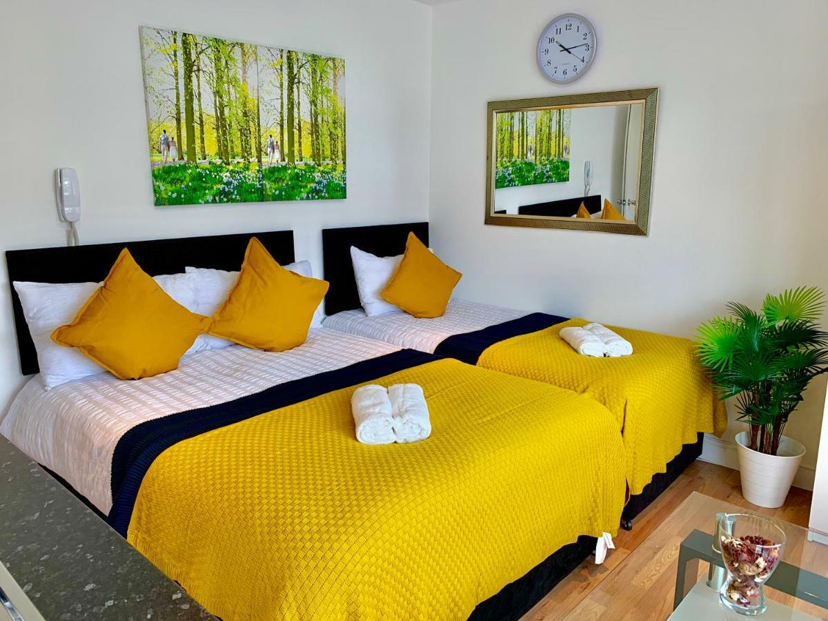 London Studio Apartments, Private Bathrooms And Parking イルフォード エクステリア 写真