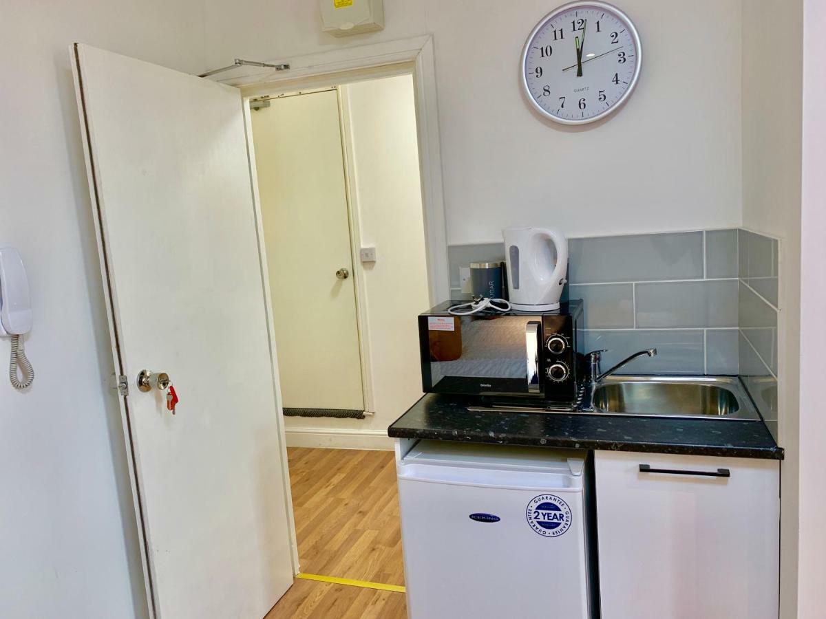 London Studio Apartments, Private Bathrooms And Parking イルフォード エクステリア 写真