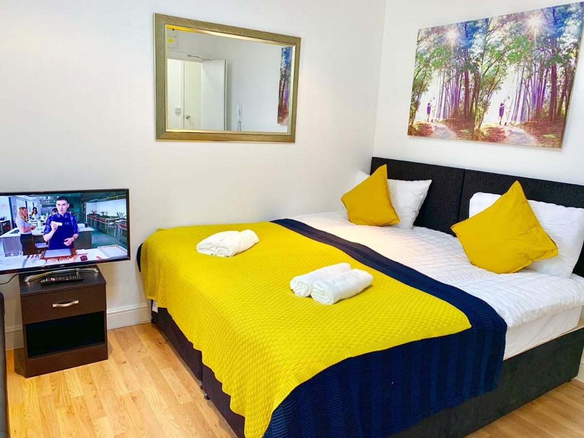 London Studio Apartments, Private Bathrooms And Parking イルフォード エクステリア 写真