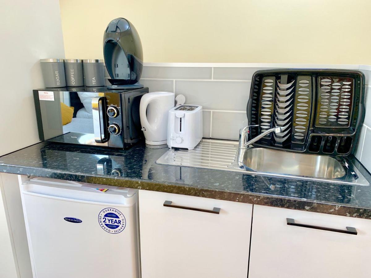London Studio Apartments, Private Bathrooms And Parking イルフォード エクステリア 写真