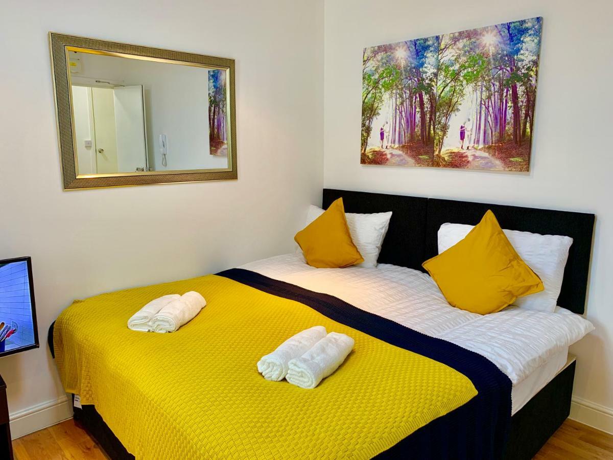 London Studio Apartments, Private Bathrooms And Parking イルフォード エクステリア 写真
