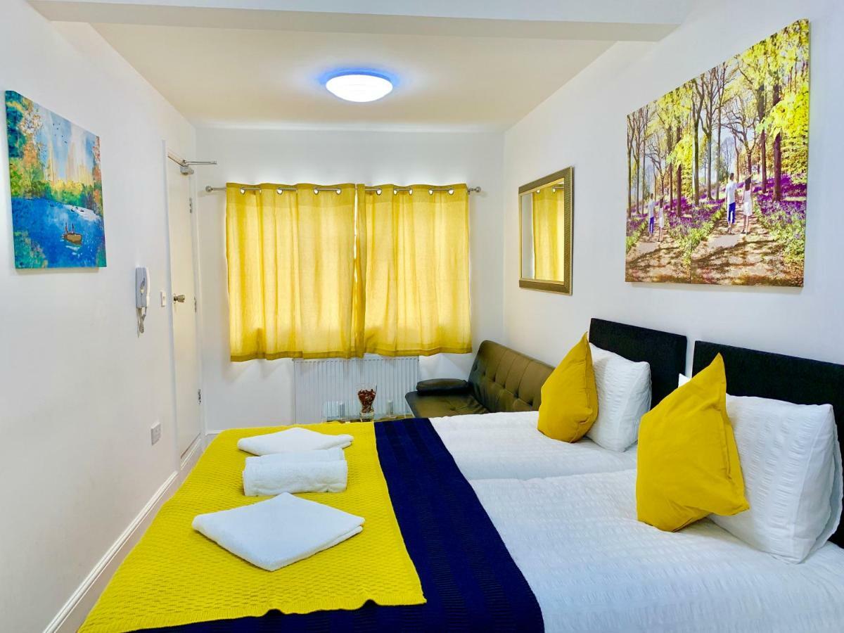 London Studio Apartments, Private Bathrooms And Parking イルフォード エクステリア 写真