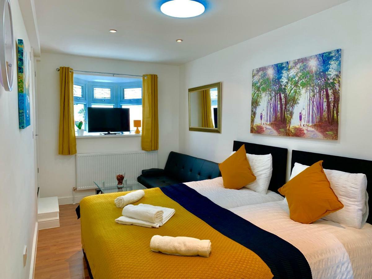 London Studio Apartments, Private Bathrooms And Parking イルフォード エクステリア 写真